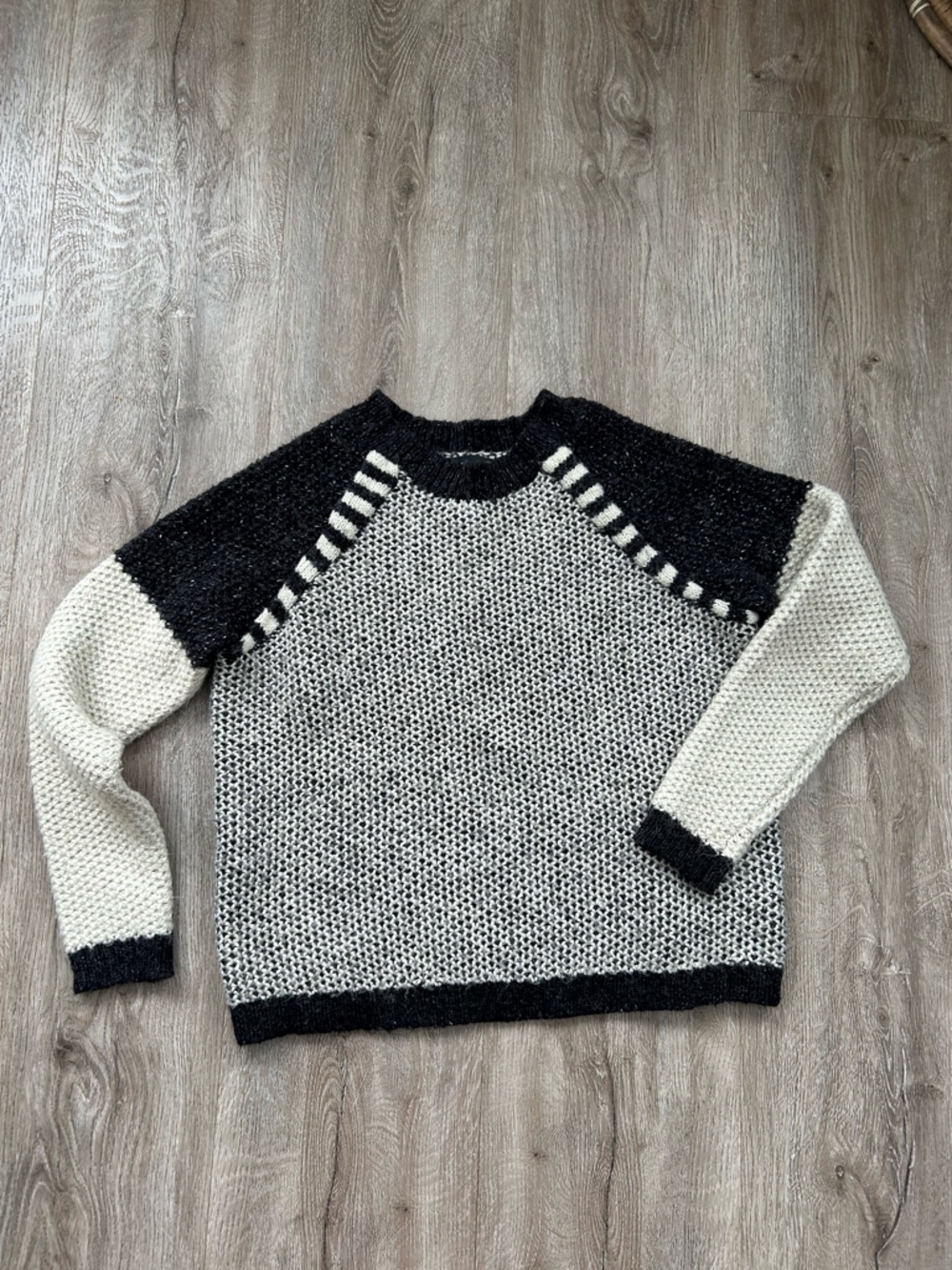 Women's Black & Cream Contrast Knit Crewneck Sweater